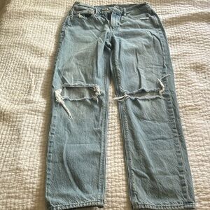 SUPER CUTE AMERICAN EAGLE JEANS!